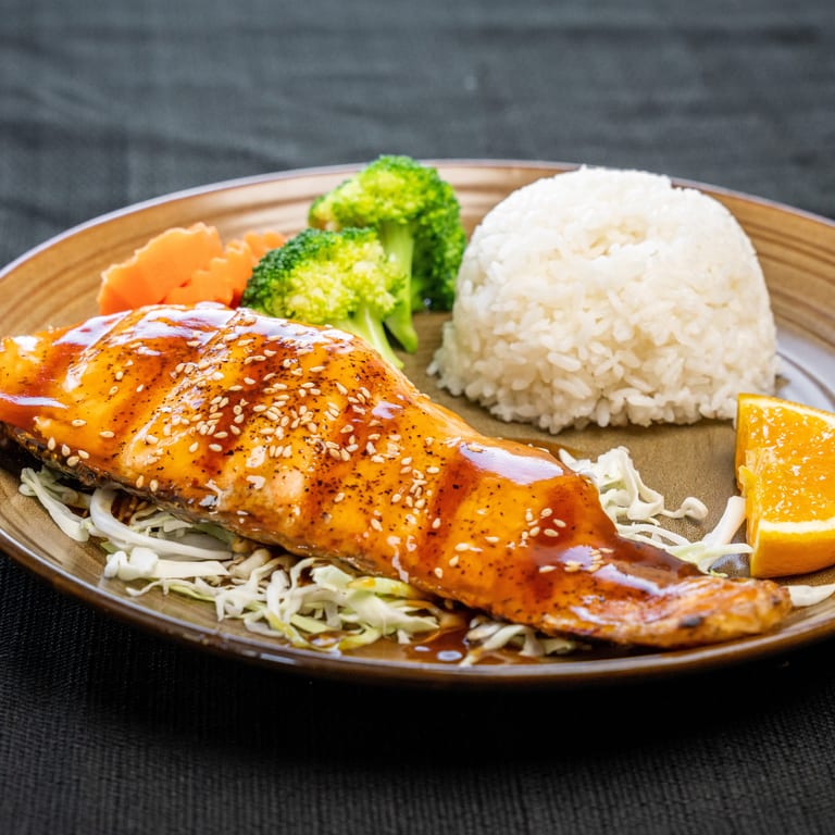 Savor Your Lunch with Us